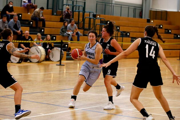 25 09 2021, 2 Toyota Damen Basketball Bundesliga Nord, DBBL, Saison 2021 2022, Damen, Chemcats Chemnitz TG Neuss Tigers Courtney Michele Strait, ChemCats Chemnitz Chemnitz Sporthalle am Schlossteich Sachsen Germany