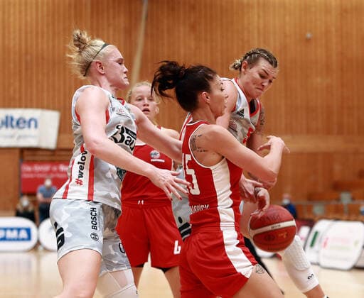 from left Laura HEBECKER Wasserburg , Milica CUIC Osnabrueck MNG , Haligeth REINOEL Wasserburg US , Da Basketball,1 Bundesliga 2021 21, 25 09 21, TSV Wasserburg vs GiroLive Panthers Osnabrueck, Wasserburg, Badria Sportzentrum Copyright: WolfgangxFehrmann