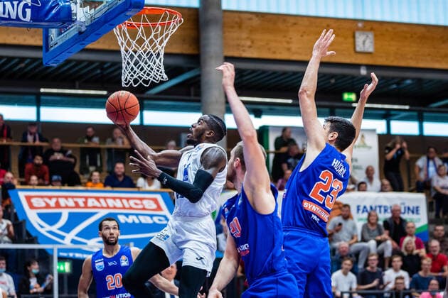 BB 1BL Syntainics MBC MLP Academics Heidelberg Shyron Ely 5 MLP Academics Heidelberg , Jakub Garbacz 30 Syntainics MBC , Gorna Huskic 23 Syntainics MBC during the match Season 2021 2022 Men in the EasyCredit Bundesliga between Syntainics MBC and MLP Academics Heidelberg at Stadthalle Weissenfels on 25 September 2021 in Weissenfels, Sachsen Anhalt, Germany