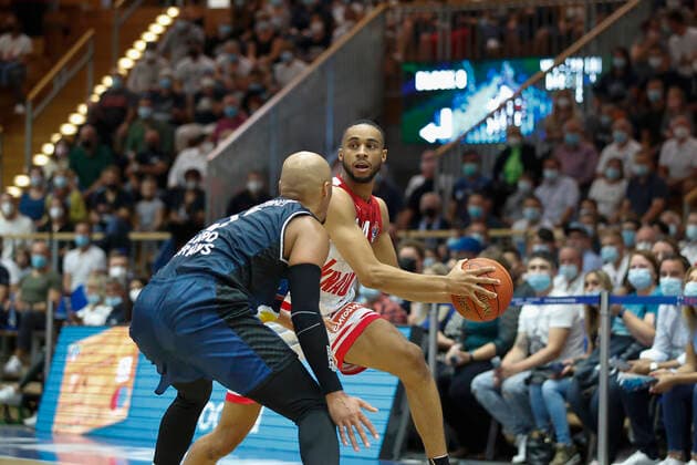 GER, Crailsheim, Arena Hohenlohe, 25 09 2021, emspor, emonline, despor, deonline, HAKRO Merlins Crailsheim vs s Oliver Würzburg, easyCredit BBL, 1 Spieltag Bild v l Fabian Bleck HAKRO Merlins Crailsheim vs Cameron Hunt s Oliver Wuerzburg Copyright: HMBxMedia JulienxBecker