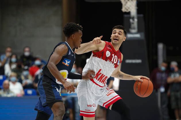 GER, Crailsheim, Arena Hohenlohe, 25 09 2021, emspor, emonline, despor, deonline, HAKRO Merlins Crailsheim vs s Oliver Würzburg, easyCredit BBL, 1 matchday picture v l T J Shorts HAKRO Merlins Crailsheim vs Luciano Parodi s Oliver Wuerzburg Copyright: HMBxMedia JulienxBecker