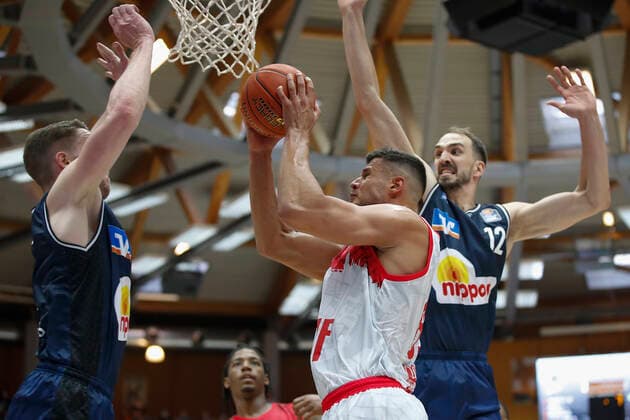 GER, Crailsheim, Arena Hohenlohe, 25 09 2021, emspor, emonline, despor, deonline, HAKRO Merlins Crailsheim vs s Oliver Würzburg, easyCredit BBL, 1 Matchday Picture f l Fabian Bleck HAKRO Merlins Crailsheim , Filip Stanic s Oliver Wuerzburg and Dejan Kovacevic HAKRO Merlins Crailsheim Copyright: HMBxMedia JulienxBecker