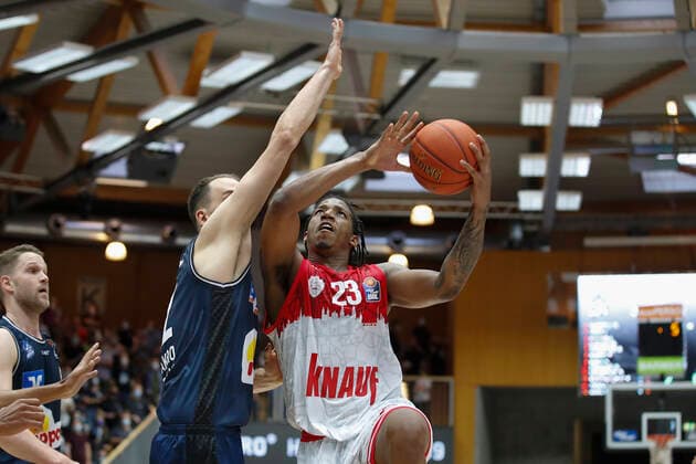GER, Crailsheim, Arena Hohenlohe, 25 09 2021, emspor, emonline, despor, deonline, HAKRO Merlins Crailsheim vs s Oliver Würzburg, easyCredit BBL, 1 matchday picture v l Dejan Kovacevic HAKRO Merlins Crailsheim vs Desi Rodriguez s Oliver Wuerzburg Copyright: HMBxMedia JulienxBecker
