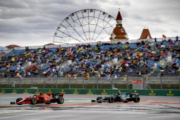 55 SAINZ Carlos (spa), Scuderia Ferrari SF21, action 05 VETTEL Sebastian (ger), Aston Martin F1 AMR21, action during the Formula 1 VTB Russian Grand Prix 2021, 15th round of the 2021 FIA Formula One World Championship, WM, Weltmeisterschaft from September 24 to 26, 2021 on the Sochi Autodrom, in Sochi, Russia - Photo DPPI FORMULE 1 : Grand prix de Russie - Sotchi - 25 09 2021 DPPI PANORAMIC 00121031_F12021GP15RUS_JK181537