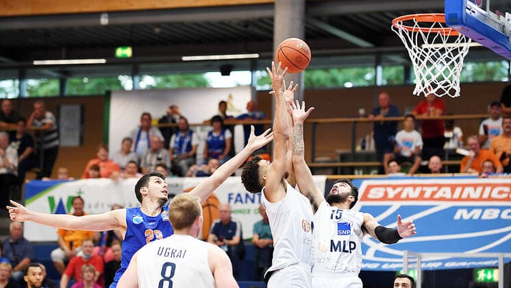 Basketball, 1 Bundesliga, Season 2021 2022, 1 Matchday, SYNTAINICS MBC Mitteldeutscher Basketball Club Weissenfels vs MLP Academics Heidelberg 25 09 2021 Duel for the ball between Goran Huskic Center MBC Weissenfels, back number 23 , Max Ugrai Forward Heidelberg, back number 8 , Brekkot Chapmann Forward Heidelberg, back number 1 , Jordan Geist Guard Heidelberg, back number 15 f l n r at the game Weißenfels vs Heidelberg 25 09 2021 Weißenfels Sachsen Anhalt Germany Stadthalle Weißenfels