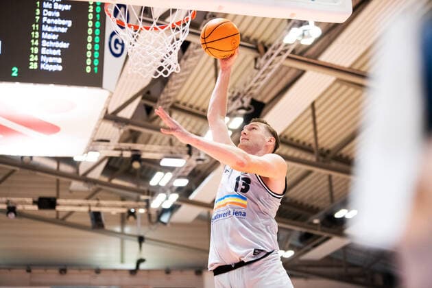 BARMER 2 Basketball Bundesliga ProA Season 2021 2022 Matchday 2 on 25 9 2021 Medipolis SC Jena vs Nürnberg Falcons BC Clint Chapman Jena with the Dunking Sparkassen Arena
