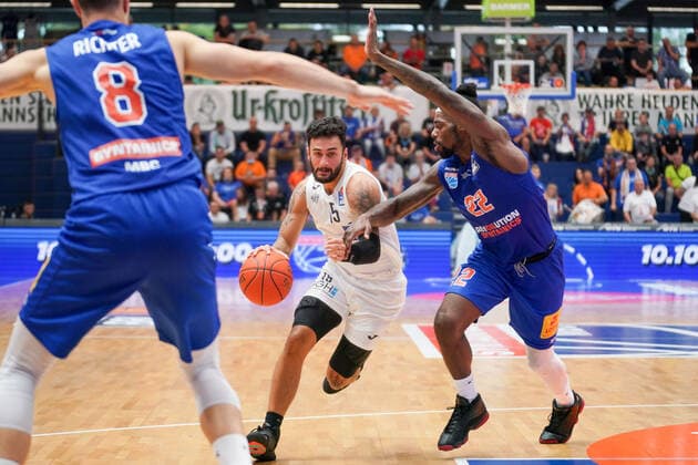 GER, Basketball, Bundesliga, Men, 2021 2022, 1 Matchday, Syntainics MBC MLP Academics Heidelberg, 25 09 2021, f l Johannes Richter MBC, 8 , Jordan Geist, Heidelberg, 15 , Chris Coffey MBC, 22 GER, Basketball, Bundesliga, Men, 2021 2022, 1 Matchday, Syntainics MBC MLP Academics Heidelberg, 25 09 2021, Weissenfels. Copyright: xSchulz Eibner-Pressefotox ep_eer