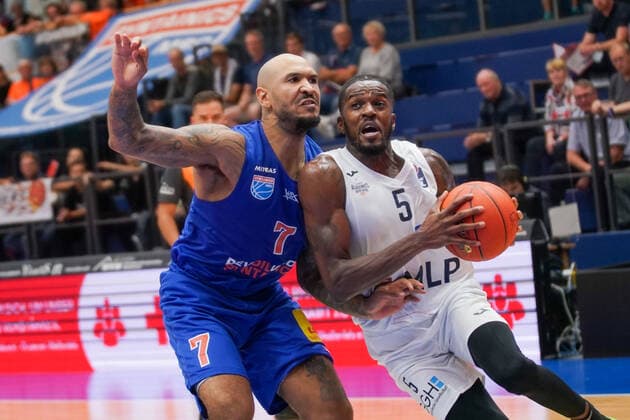 GER, Basketball, Bundesliga, Men, 2021 2022, 1 Matchday, Syntainics MBC MLP Academics Heidelberg, 25 09 2021, v l Sergio Kerusch MBC, 7 , Shyron Ely Heidelberg, 5 GER, Basketball, Bundesliga, Men, 2021 2022, 1 Matchday, Syntainics MBC MLP Academics Heidelberg, 25 09 2021, Weissenfels. Copyright: xSchulz Eibner-Pressefotox ep_eer