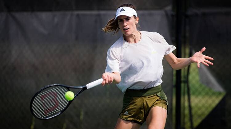 Mandatory Credit: Photo by Rob Prange Shutterstock (12465444k) Andrea Petkovic of Germany in action during qualifications for the 2021 Chicago Fall Tennis Classic WTA, Tennis Damen 500 tennis tournament Chicago Fall Tennis Classic 2021, Tennis, Chicago, USA - 25 Sep 2021 Chicago Fall Tennis Classic 2021, Tennis, Chicago, USA - 25 Sep 2021  Copyright: xRobxPrange Shutterstockx 12465444k