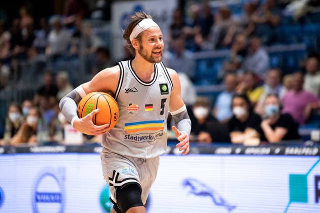 BARMER 2 Basketball Bundesliga ProA Season 2021 2022 Matchday 2 on 25 9 2021 Medipolis SC Jena vs Nürnberg Falcons BC Nico Brauner Jena with ball under the arm Sparkassen Arena