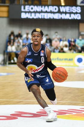 T J Shorts Merlins Crailsheim on the ball, GER, HAKRO Merlins Crailsheim vs s Oliver Wuerzburg, 25 09 2021, 1 matchday easycredit Basketball Bundesliga, season 2021 2022 GER, HAKRO Merlins Crailsheim vs s Oliver Wuerzburg, 25 09 2021, 1 matchday easycredit Basketball Bundesliga, season 2021 2022 Crailsheim Copyright: xEibner MichaelxMemmlerx EP_MMR