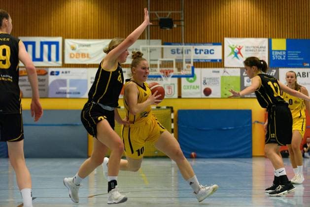 Munich, Germany, Sept 25th 2021: Theresa Spatzier (10 Jahn Muenchen) during the 2.DBBL match between Jahn Muenchen and Basket Ladies Ludwigsburg, Germany. Sven Beyrich SPP 2. DBBL - Jahn Muenchen v Basket Ladies Ludwigsburg 
