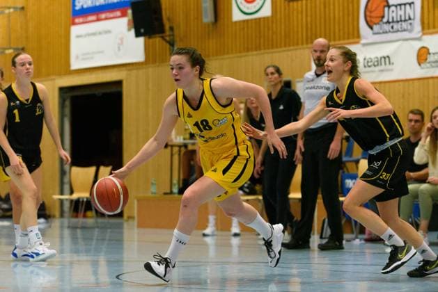 Munich, Germany, Sept 25th 2021: Constanze Ehrmeier (18 Jahn Muenchen) with the ball during the 2.DBBL match between Jahn Muenchen and Basket Ladies Ludwigsburg, Germany. Sven Beyrich SPP 2. DBBL - Jahn Muenchen v Basket Ladies Ludwigsburg 