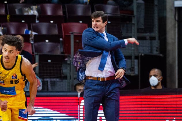 Pedro Calles Head Coach Hamburg Towers upset at BBL game MHP Riesen Ludwigsburg Hamburg Towers Ludwigsburg 25 09 21 Basketball , 25 09 2021, Ludwigsburg Germany xpxsdx