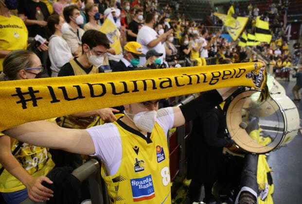 Ludwigsburg , Basketball easycredit BBL Bundesliga MHP Riesen Ludwigsburg vs Hamburg Towers , Lubumachtgelb , Spectators fans of the Giants