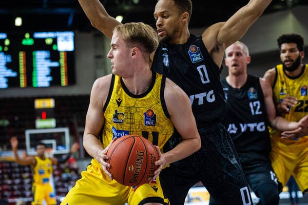 Lukas Herzog MHP RIESEN Ludwigsburg 11 Jaylon Brown Hamburg Towers 0 at BBL game MHP Riesen Ludwigsburg Hamburg Towers Ludwigsburg 25 09 21 Basketball , 25 09 2021, Ludwigsburg Germany xpxsdx