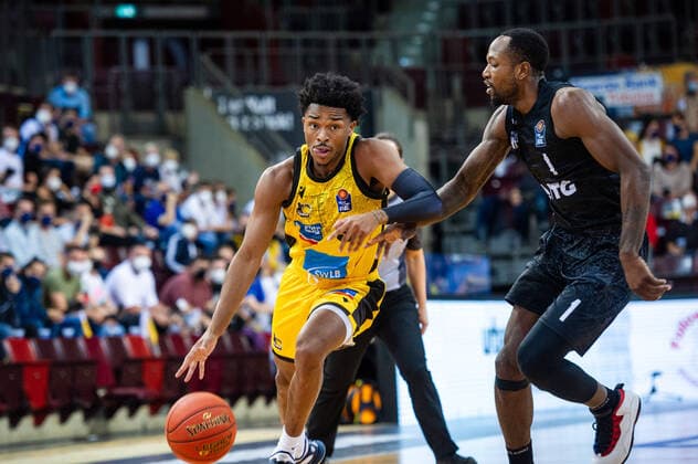 Jaylen Joseph Hands MHP RIESEN Ludwigsburg 9 Zach Brown Hamburg Towers 1 at BBL game MHP Riesen Ludwigsburg Hamburg Towers Ludwigsburg 25 09 21 Basketball , 25 09 2021, Ludwigsburg Germany xpxsdx