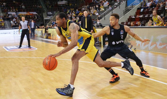 Ludwigsburg , Basketball easycredit BBL Bundesliga MHP Riesen Ludwigsburg vs Hamburg Towers , from left Tremmell Darden Riesen Jaylon Brown Towers