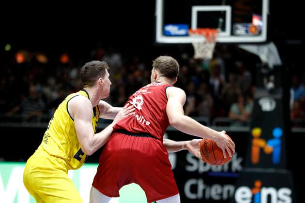 25 09 2021, easyCredit Basketball Bundesliga, BBL, 2021 2022 season, men, Chemnitz Niners EWE Baskets Oldenburg Jan Niklas Wimberg, Niners Chemnitz Chemnitz Fair Chemnitz Saxony Germany
