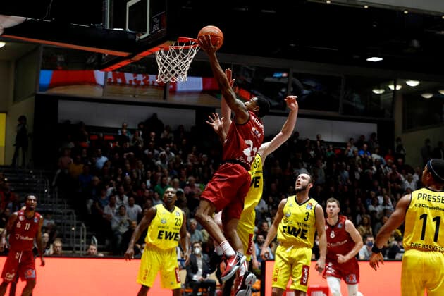 25 09 2021, easyCredit Basketball Bundesliga, BBL, 2021 2022 season, men, Chemnitz Niners EWE Baskets Oldenburg Gerald Robinson, Niners Chemnitz Chemnitz Fair Chemnitz Saxony Germany