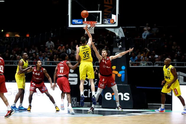25 09 2021, easyCredit Basketball Bundesliga, BBL, 2021 2022 season, men, Chemnitz Niners EWE Baskets Oldenburg Alen Pjanic, EWE Baskets Oldenburg, Jan Niklas Wimberg, Niners Chemnitz Chemnitz Fair Chemnitz Saxony Germany