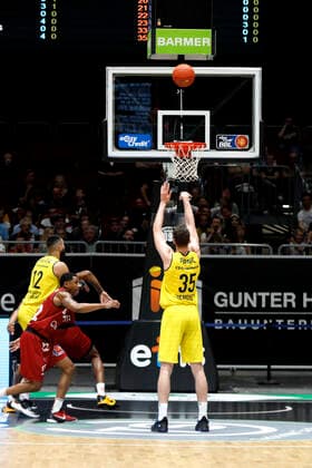 25 09 2021, easyCredit Basketball Bundesliga, BBL, 2021 2022 season, men, Chemnitz Niners EWE Baskets Oldenburg Alen Pjanic, EWE Baskets Oldenburg Chemnitz Fair Chemnitz Saxony Germany