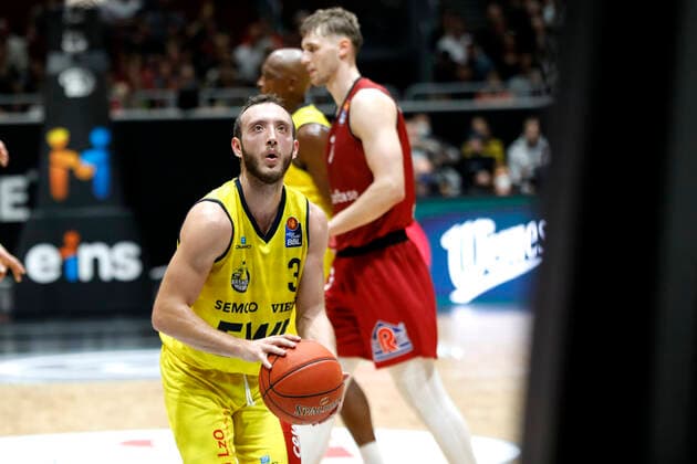 25 09 2021, easyCredit Basketball Bundesliga, BBL, 2021 2022 season, men, Chemnitz Niners EWE Baskets Oldenburg Max Heidegger, EWE Baskets Oldenburg Chemnitz Fair Chemnitz Saxony Germany