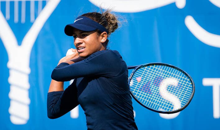 September 25, 2021, CHICAGO, UNITED STATES: Whitney Osuigwe of the United States in action during qualifications for the 2021 Chicago Fall Tennis Classic WTA, Tennis Damen 500 tennis tournament against Anna Kalinskaya of Russia CHICAGO UNITED STATES - ZUMAa181 20210925_zaa_a181_190 Copyright: xRobxPrangex