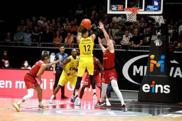 25 09 2021, easyCredit Basketball Bundesliga, BBL, 2021 2022 season, men, Chemnitz Niners EWE Baskets Oldenburg Martin Breunig, EWE Baskets Oldenburg Chemnitz Fair Chemnitz Saxony Germany