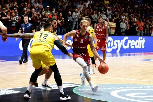 25 09 2021, easyCredit Basketball Bundesliga, BBL, season 2021 2022, men, Chemnitz Niners EWE Baskets Oldenburg Malte Ziegenhagen, Niners Chemnitz, Martin Breunig, EWE Baskets Oldenburg Chemnitz Fair Chemnitz Saxony Germany