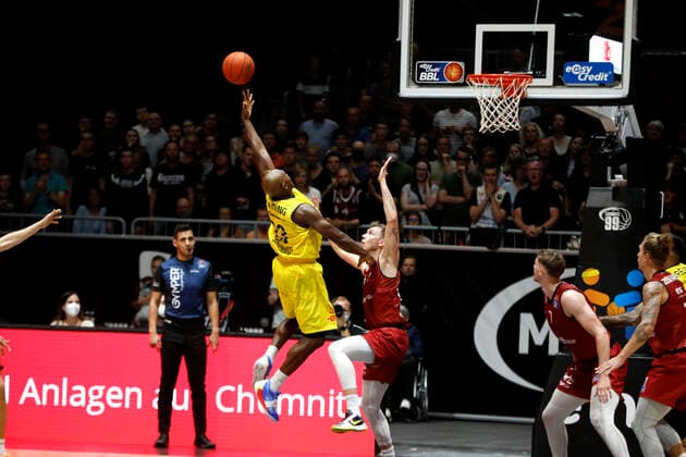 25 09 2021, easyCredit Basketball Bundesliga, BBL, 2021 2022 season, men, Chemnitz Niners EWE Baskets Oldenburg Rickey Paulding, EWE Baskets Oldenburg Chemnitz Fair Chemnitz Saxony Germany