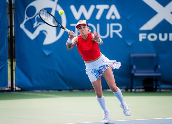Mandatory Credit: Photo by Rob Prange Shutterstock (12465444ca) Bethanie Mattek-Sands of the United States in action during qualifications at the 2021 Chicago Fall Tennis Classic WTA, Tennis Damen 500 tennis tournament Chicago Fall Tennis Classic 2021, Tennis, Chicago, USA - 25 Sep 2021 Chicago Fall Tennis Classic 2021, Tennis, Chicago, USA - 25 Sep 2021  Copyright: xRobxPrange Shutterstockx 12465444ca
