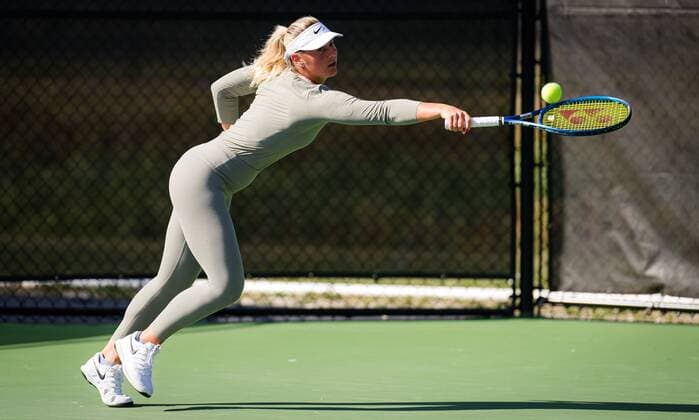 Mandatory Credit: Photo by Rob Prange Shutterstock (12465444ck) Marta Kostyuk of Ukraine during practice ahead of the 2021 Chicago Fall Tennis Classic WTA, Tennis Damen 500 tennis tournament Chicago Fall Tennis Classic 2021, Tennis, Chicago, USA - 25 Sep 2021 Chicago Fall Tennis Classic 2021, Tennis, Chicago, USA - 25 Sep 2021  Copyright: xRobxPrange Shutterstockx 12465444ck