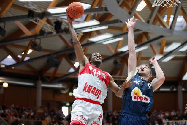 GER, Crailsheim, Arena Hohenlohe, 25 09 2021, emspor, emonline, despor, deonline, HAKRO Merlins Crailsheim vs s Oliver Würzburg, easyCredit BBL, 1 matchday picture v l William Buford s Oliver Wuerzburg vs Fabian Bleck HAKRO Merlins Crailsheim Copyright: HMBxMedia JulienxBecker