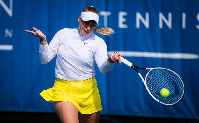 Mandatory Credit: Photo by Rob Prange Shutterstock (12465444cy) Julia Lohoff of Germany in action during qualifications at the 2021 Chicago Fall Tennis Classic WTA, Tennis Damen 500 tennis tournament Chicago Fall Tennis Classic 2021, Tennis, Chicago, USA - 25 Sep 2021 Chicago Fall Tennis Classic 2021, Tennis, Chicago, USA - 25 Sep 2021  Copyright: xRobxPrange Shutterstockx 12465444cy