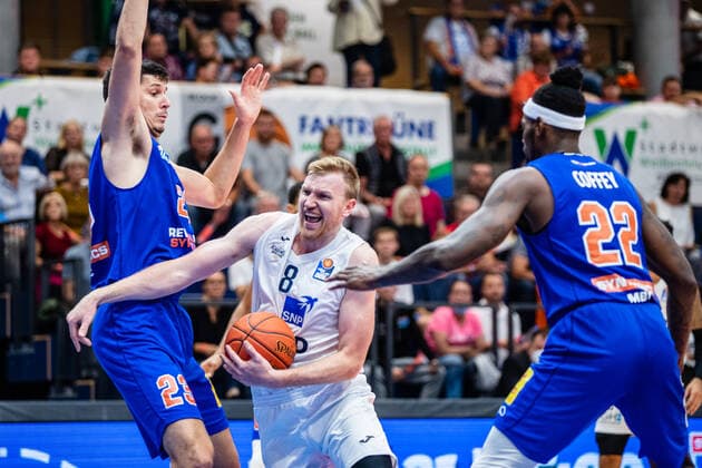 BB 1BL Syntainics MBC MLP Academics Heidelberg Maximilian Ugrai 8 MLP Academics Heidelberg , Gorna Huskic 23 Syntainics MBC , Chris Coffey 22 Syntainics MBC during the match Season 2021 2022 Men in the EasyCredit Bundesliga between Syntainics MBC and MLP Academics Heidelberg at Stadthalle Weissenfels on September 25, 2021 in Weissenfels, Sachsen Anhalt, Germany