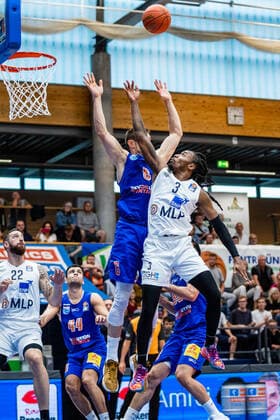 BB 1BL Syntainics MBC MLP Academics Heidelberg Robert Lowery 3 MLP Academics Heidelberg , Johannes Richter 8 Syntainics MBC during the match Season 2021 2022 Men in the EasyCredit Bundesliga between Syntainics MBC and MLP Academics Heidelberg at Stadthalle Weissenfels on September 25, 2021 in Weissenfels, Sachsen Anhalt, Germany