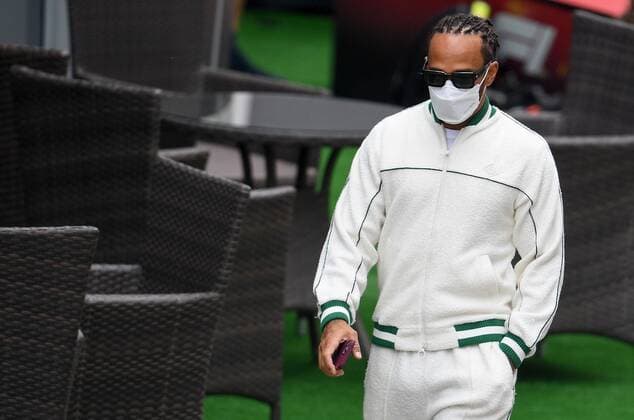 6659818 26.09.2021 British Formula One driver Lewis Hamilton of Mercedes-AMG Petronas wears a protective face mask ahead of the race of the 2021 Formula One Russian Grand Prix at the Sochi Autodrom in Sochi, Russia. Vladimir Astapkovich Sputnik Russia Motor Formula 1 Race  8fcc01b17c6e6547