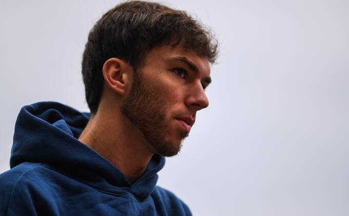 6659843 26.09.2021 Scuderia Alpha Tauri s Pierre Gasly is pictured ahead of the race of the 2021 Formula One Russian Grand Prix at the Sochi Autodrom in Sochi, Russia. Vladimir Astapkovich Sputnik Russia Motor Formula 1 Race  482be595e3006767