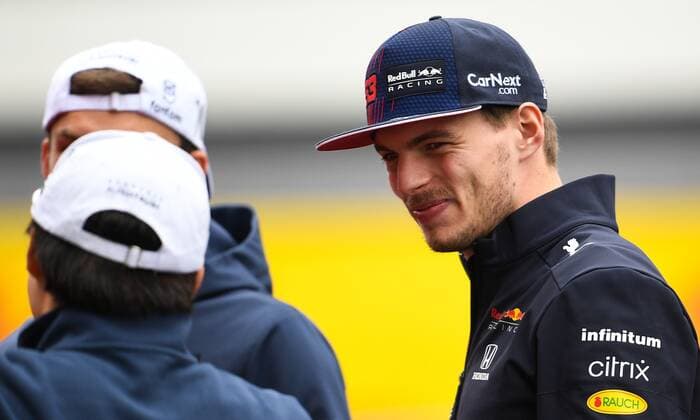 6659907 26.09.2021 Red Bull s Max Verstappen attends the drivers parade ahead of the race of the 2021 Formula One Russian Grand Prix at the Sochi Autodrom in Sochi, Russia. Vladimir Astapkovich Sputnik Russia Motor Formula 1 Race  f21c3ff22cb2cbe2