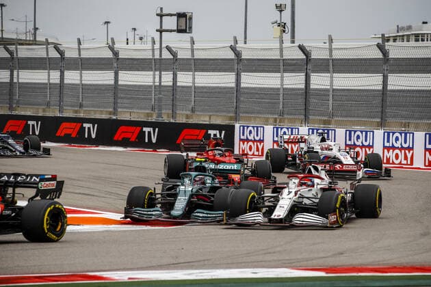 05 VETTEL Sebastian (ger), Aston Martin F1 AMR21, action and 07 RAIKKONEN Kimi (fin), Alfa Romeo Racing ORLEN C41 during the Formula 1 VTB Russian Grand Prix 2021, 15th round of the 2021 FIA Formula One World Championship, WM, Weltmeisterschaft from September 24 to 26, 2021 on the Sochi Autodrom, in Sochi, Russia - Photo Xavi Bonilla DPPI FORMULE 1 : Grand prix de Russie - Sotchi - 26 09 2021 DPPI PANORAMIC  _B2_5125