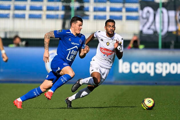 GIULIAN BIANCONE (Troyes) vs Angelo Fulgini (Angers) FOOTBALL : Troyes vs Angers - Ligue 1 Uber Eats - 26 09 2021 JBAutissier Panoramic 