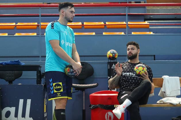 Jonas Poignant (US Creteil HB) Elohim Prandi (Paris Saint-Germain) HANDBALL : US Creteil HB vs Paris Saint-Germain HB - Liqui Moly Starligue - 3eme journee - 26 09 2021 KevinDomas Panoramic 