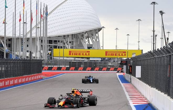 6660016 26.09.2021 Red Bull s Sergio Perez competes in the race of the 2021 Formula One Russian Grand Prix at the Sochi Autodrom in Sochi, Russia. Vladimir Astapkovich Sputnik Russia Motor Formula 1  5959962fdd018198