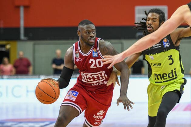 Rawle Alkins, Marcus Thornton 1 matchday, Basketball Bundesliga, Basketball season 2021 2022, Germany, easyCredit BBL, Germany, Giessen 46ers, giessen red, men, Jobstairs GIESSEN 46ers Medi Bayreuth, men, Bayreuth in yellow