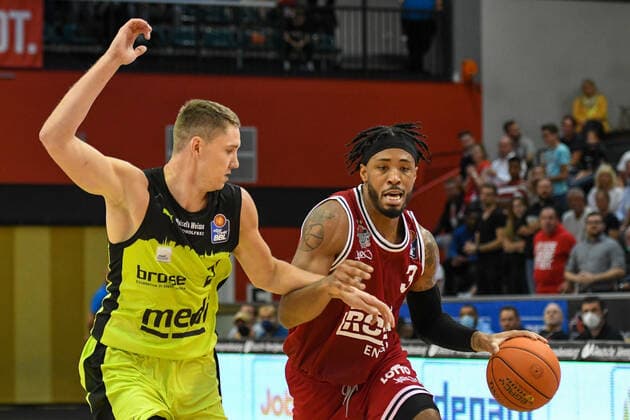 Janari Joesaar, Brayon Blake 1 matchday, Basketball Bundesliga, Basketball season 2021 2022, Germany, easyCredit BBL, Germany, Giessen 46ers, giessen red, men, Jobstairs GIESSEN 46ers Medi Bayreuth, men, Bayreuth in yellow
