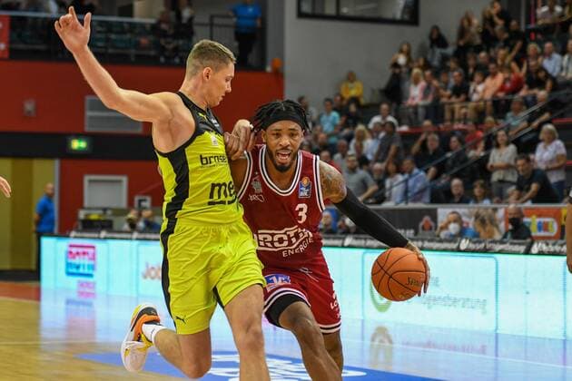 Janari Joesaar, Brayon Blake 1 matchday, Basketball Bundesliga, Basketball season 2021 2022, Germany, easyCredit BBL, Germany, Giessen 46ers, giessen red, men, Jobstairs GIESSEN 46ers Medi Bayreuth, men, Bayreuth in yellow