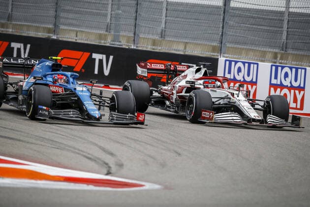 31 OCON Esteban (fra), Alpine F1 A521, action with 07 RAIKKONEN Kimi (fin), Alfa Romeo Racing ORLEN C41 during the Formula 1 VTB Russian Grand Prix 2021, 15th round of the 2021 FIA Formula One World Championship, WM, Weltmeisterschaft from September 24 to 26, 2021 on the Sochi Autodrom, in Sochi, Russia - Photo Xavi Bonilla DPPI FORMULE 1 : Grand prix de Russie - Sotchi - 26 09 2021 DPPI PANORAMIC  _B2_5500