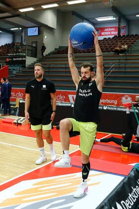 1 matchday of the easyCredit BBL Basketball Bundesliga in the Sporthalle Giessen Ost season 2021 2022 JobStairs Giessen 46ers against Medi Bayreuth Bastian Doreth Medi Bayreuth 10 warming up