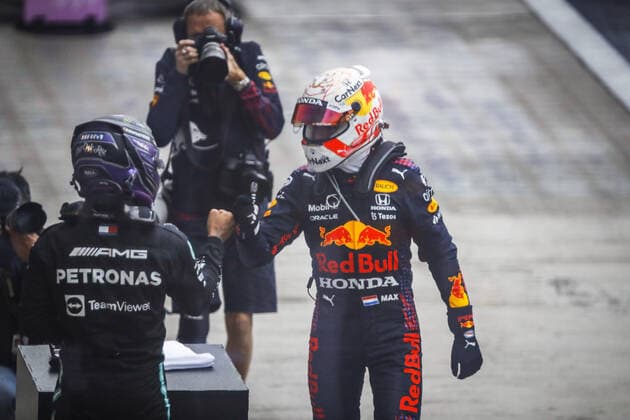 HAMILTON Lewis (gbr), Mercedes AMG F1 GP W12 E Performance, portrait congratulated by VERSTAPPEN Max (ned), Red Bull Racing Honda RB16B during the Formula 1 VTB Russian Grand Prix 2021, 15th round of the 2021 FIA Formula One World Championship, WM, Weltmeisterschaft from September 24 to 26, 2021 on the Sochi Autodrom, in Sochi, Russia - Photo Xavi Bonilla DPPI FORMULE 1 : Grand prix de Russie - Sotchi - 26 09 2021 DPPI PANORAMIC  _B2_5667